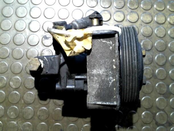 Foto: LENKGETRIEBEPUMPE eines BMW 525i 24V