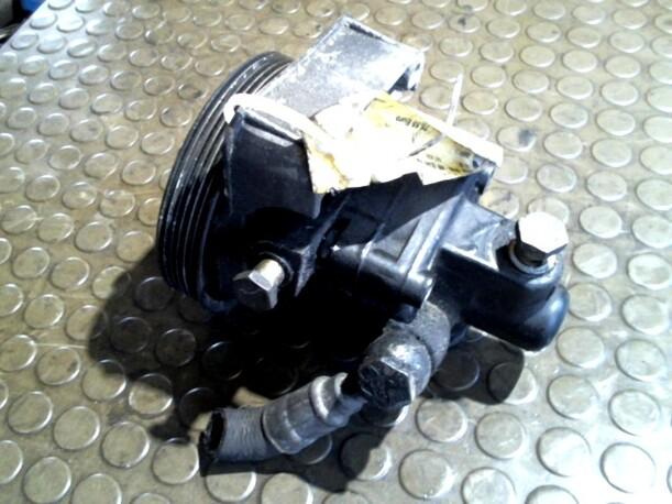 Foto: LENKGETRIEBEPUMPE eines BMW 525i 24V