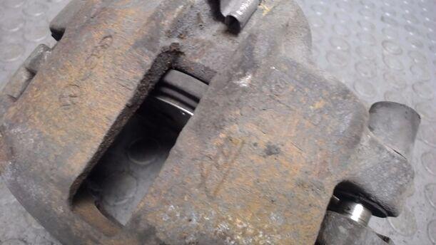 Foto: BREMSSATTEL VORN RECHTS ATE eines Audi 100 CS