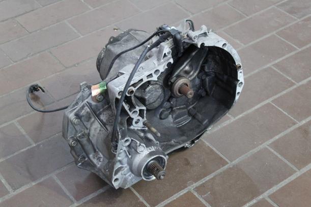 Foto: SCHALTGETRIEBE 5-GANG JB4006 eines Renault R 19 TR