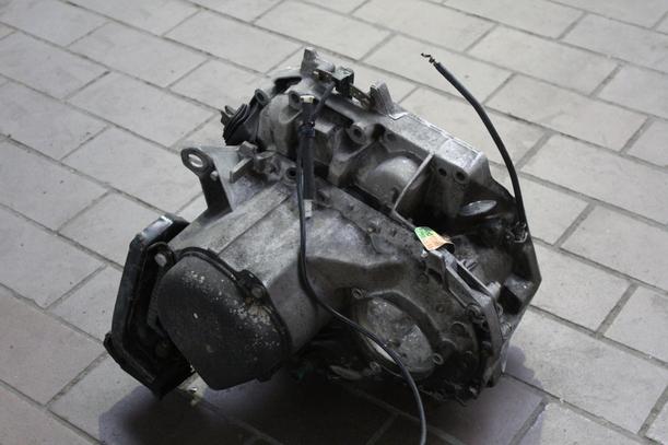 Foto: SCHALTGETRIEBE 5-GANG JB4006 eines Renault R 19 TR