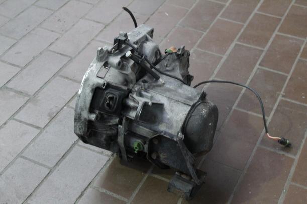 Foto: SCHALTGETRIEBE 5-GANG JB4006 eines Renault R 19 TR