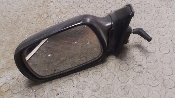 Foto: AUSSENSPIEGEL MECH. INNENVERSTELLBAR LINKS eines Toyota Corolla 1.8 D XL