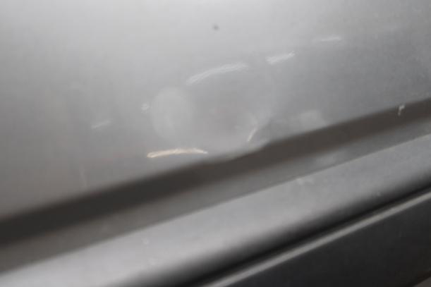 Foto: TÜR VORNE RECHTS V R eines Audi 100 2.3 E
