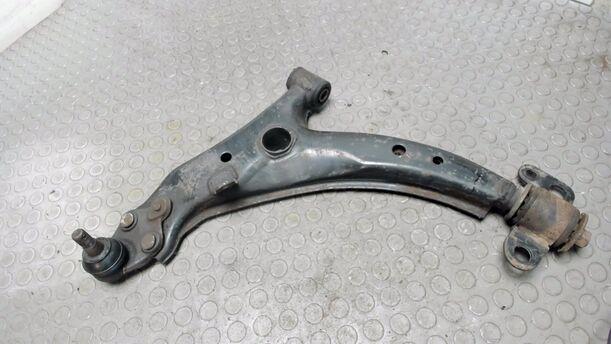 Foto: QUERLENKER VORNE LINKS UNTEN eines Toyota Carina Liftback 16V XLi