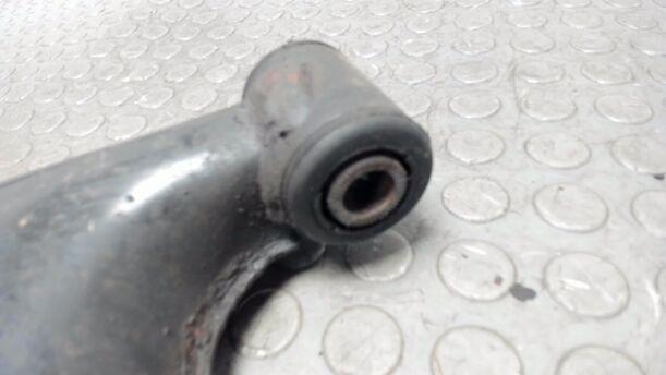 Foto: QUERLENKER VORNE LINKS UNTEN eines Toyota Carina Liftback 16V XLi