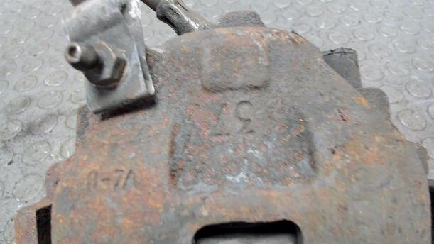 Foto: BREMSSATTEL VORN LINKS eines Ford Scorpio CL