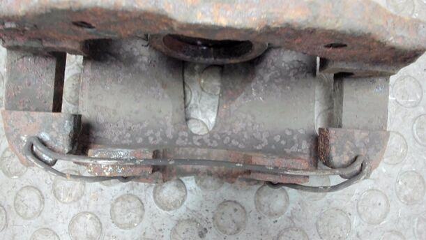 Foto: BREMSSATTEL VORN RECHTS eines Ford Scorpio CL