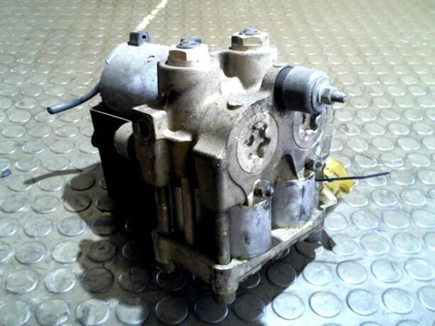 Foto: ABS-BREMSAGGREGAT eines Alfa Romeo 155 2.0 Q4