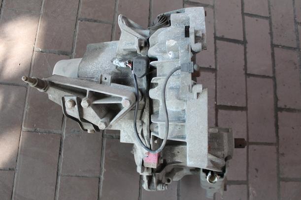 Foto: SCHALTGETRIEBE 5-GANG JB1043 eines Renault Clio RN