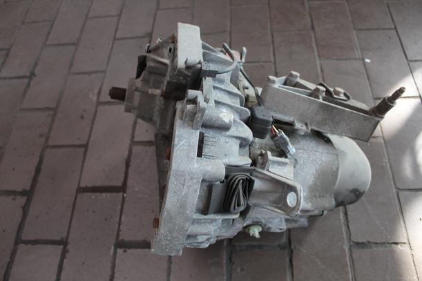 Foto: SCHALTGETRIEBE 5-GANG JB1043 eines Renault Clio RN