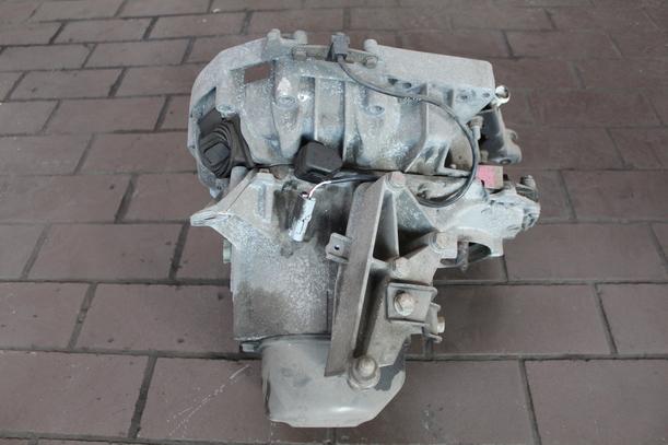 Foto: SCHALTGETRIEBE 5-GANG JB1043 eines Renault Clio RN