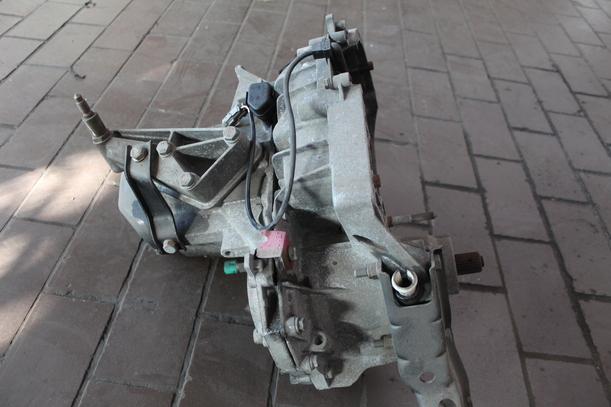 Foto: SCHALTGETRIEBE 5-GANG JB1043 eines Renault Clio RN