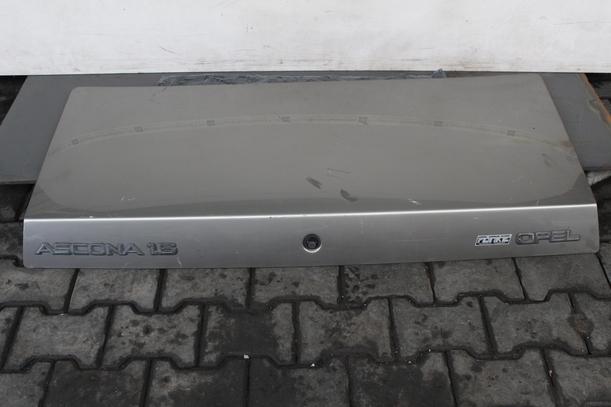Foto: HECKKLAPPE / HECKDECKEL eines Opel Ascona c LS