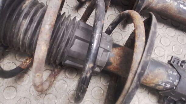 Foto: FEDERBEINPAAR VORN eines Renault R 5 L