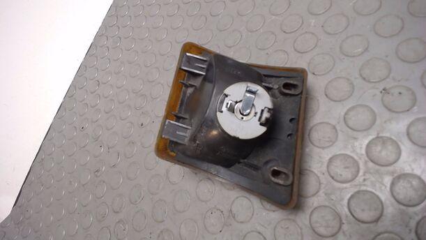 Foto: BLINKLEUCHTE / BLINKER RECHTS eines VW Transporter 251 041