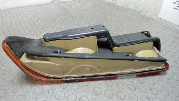 Foto: HECKLEUCHTE / RÜCKLICHT RECHTS ( 3 TÜRER ) eines Ford Sierra CL