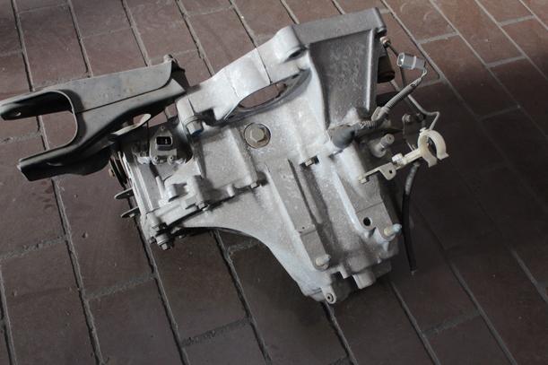 Foto: SCHALTGETRIEBE 5-GANG eines Honda Civic 1.6 ESi