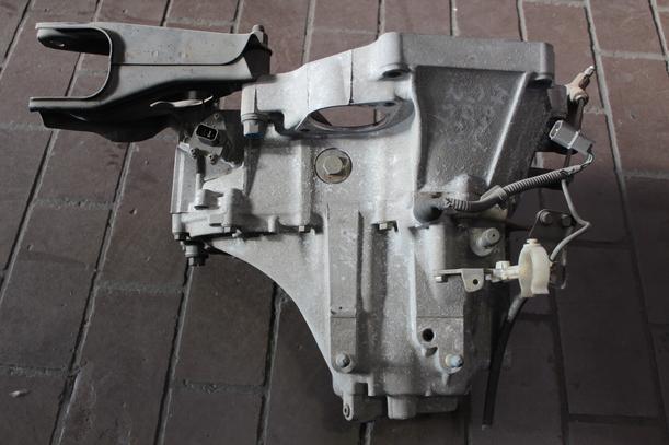 Foto: SCHALTGETRIEBE 5-GANG eines Honda Civic 1.6 ESi
