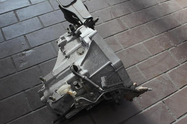 Foto: SCHALTGETRIEBE 5-GANG eines Honda Civic 1.6 ESi