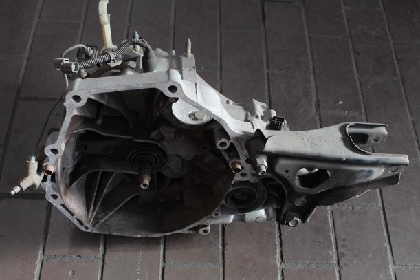 Foto: SCHALTGETRIEBE 5-GANG eines Honda Civic 1.6 ESi