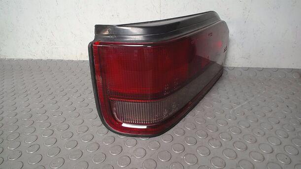 Foto: HECKLEUCHTE/ RÜCKLEUCHTE LINKS ( 2/3 TÜRER ) eines Mazda 323 1.4 LX