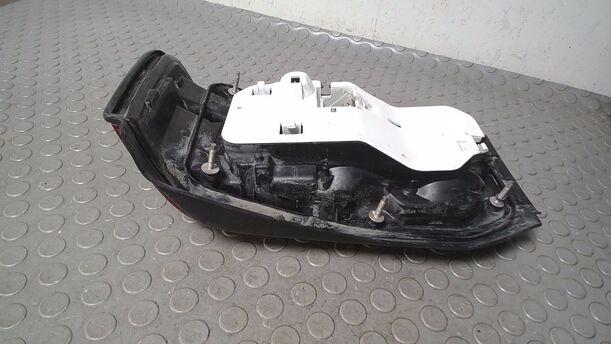 Foto: HECKLEUCHTE/ RÜCKLEUCHTE LINKS ( 2/3 TÜRER ) eines Mazda 323 1.4 LX