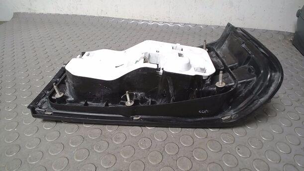 Foto: HECKLEUCHTE/ RÜCKLEUCHTE LINKS ( 2/3 TÜRER ) eines Mazda 323 1.4 LX