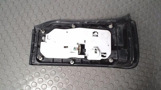 Foto: HECKLEUCHTE/ RÜCKLEUCHTE LINKS ( 2/3 TÜRER ) eines Mazda 323 1.4 LX
