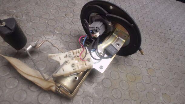 Foto: KRAFTSTOFFPUMPE eines Toyota Corolla 1.4 XLi