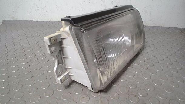Foto: SCHEINWERFER RECHTS ( KOITO ) eines Mazda 323 1.6i GLX