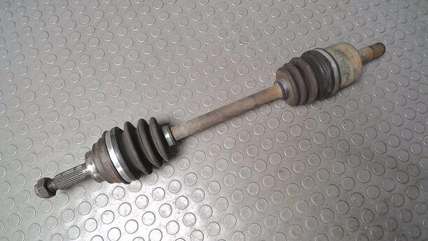 Foto: ANTRIEBSWELLE VORN LINKS eines Mazda 323 1.6i GLX