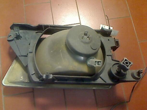 Foto: HAUPTSCHEINWERFER RECHTS eines Opel Kadett E Caravan Club
