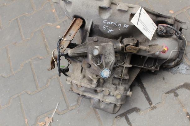 Foto: SCHALTGETRIEBE 5-GANG (68000 km) eines Opel Corsa LS