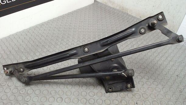 Foto: SCHEIBENWISCHERMOTOR VORN eines Ford Sierra Turnier CLX (LX)