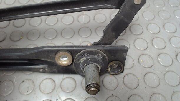 Foto: SCHEIBENWISCHERMOTOR VORN eines Ford Sierra Turnier CLX (LX)