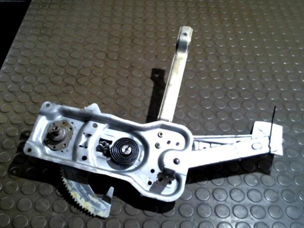 Foto: FENSTERHEBER MECHANISCH HINTEN LINKS eines BMW 520i
