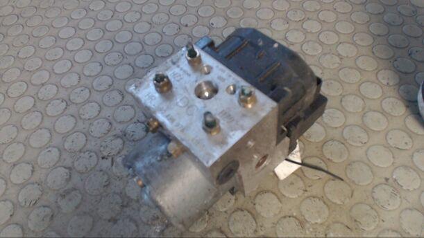 Foto: ABS-BREMSAGGREGAT eines Opel Corsa Special