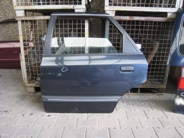 Foto: TÜR HINTEN LINKS eines Ford Scorpio CL