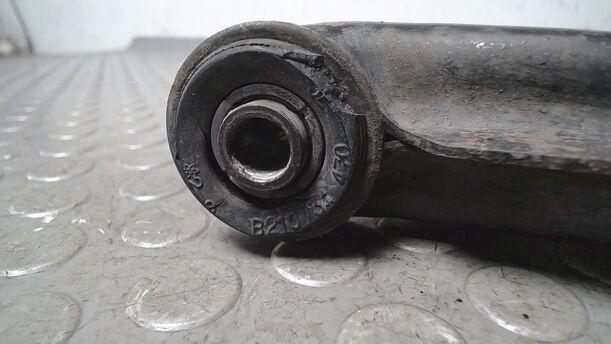 Foto: QUERLENKER VORN LINKS eines Mazda 323 1.6i GLX