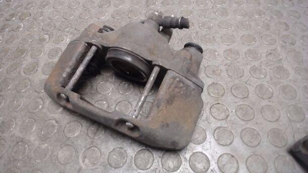 Foto: BREMSSATTEL VORN LINKS eines Mazda 323 1.6i GLX