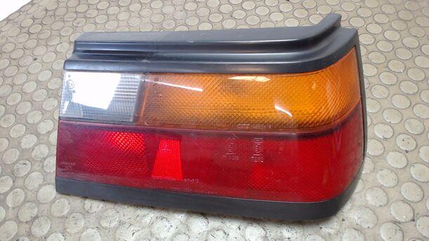 Foto: HECKLEUCHTE / RÜCKLICHT  LINKS eines Nissan Sunny Grand Prix