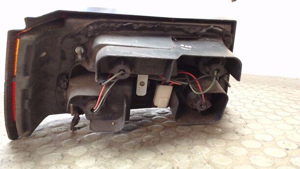 Foto: HECKLEUCHTE / RÜCKLICHT  LINKS eines Nissan Sunny Grand Prix