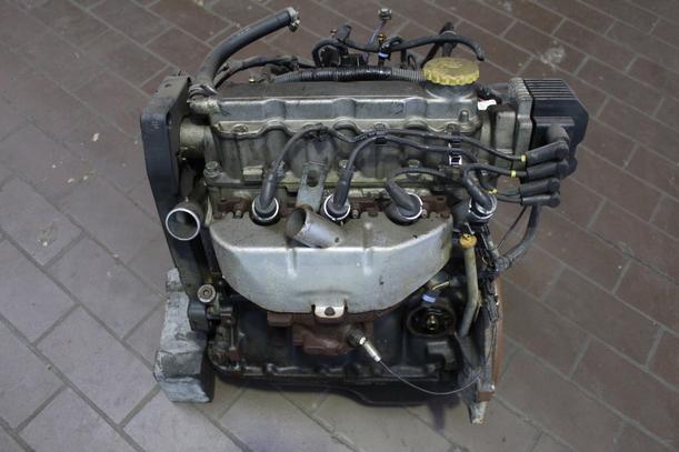 Foto: MOTOR X12SZ (16000km) eines Opel Corsa Eco