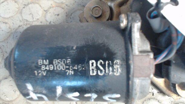 Foto: SCHEIBENWISCHERMOTOR VORN eines Mazda 323 1.4i 16V LX