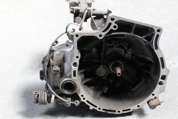 Foto: SCHALTGETRIEBE 5-GANG eines Mazda 323 1.4i 16V LX