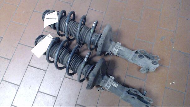 Foto: FEDERBEINE VORN eines VW Polo 64 D Sportline