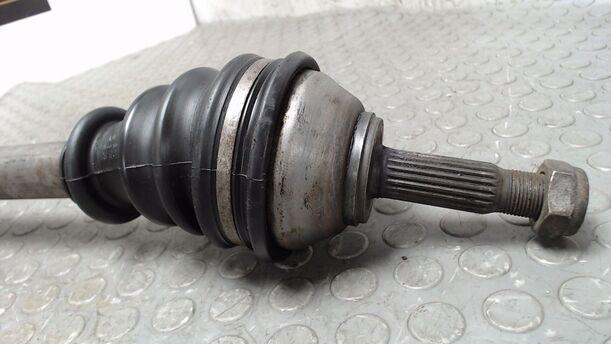Foto: ANTRIEBSWELLE LINKS eines Renault R 21 TL Passenger (TL)