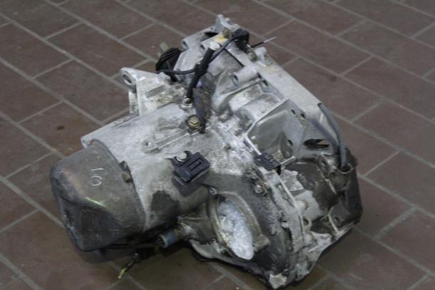 Foto: SCHALTGETRIEBE5-GANG JB3010 eines Renault R 21 TL Passenger (TL)