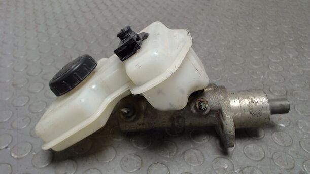 Foto: HAUPTBREMSZYLINDER eines Renault R 21 TL Passenger (TL)